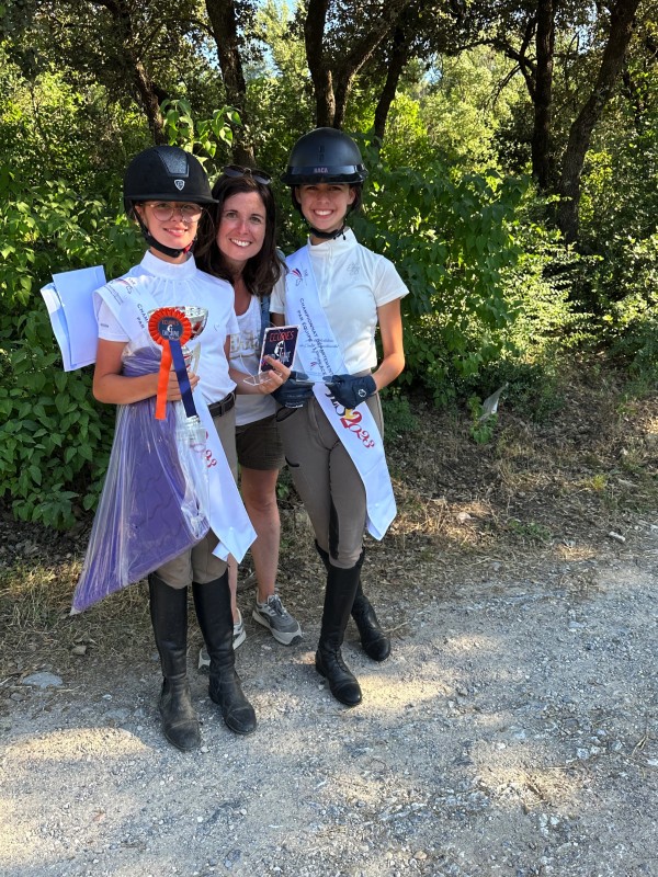 Une année sportive 2022-2023 qui se termine brillamment pour les cavalières sponsorisées par le Cabinet d'avocat Julien PIASECKI